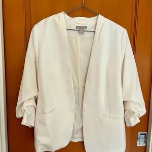 White colour blazer, barely worn. 3/4 bunched sleeves, very flattering
